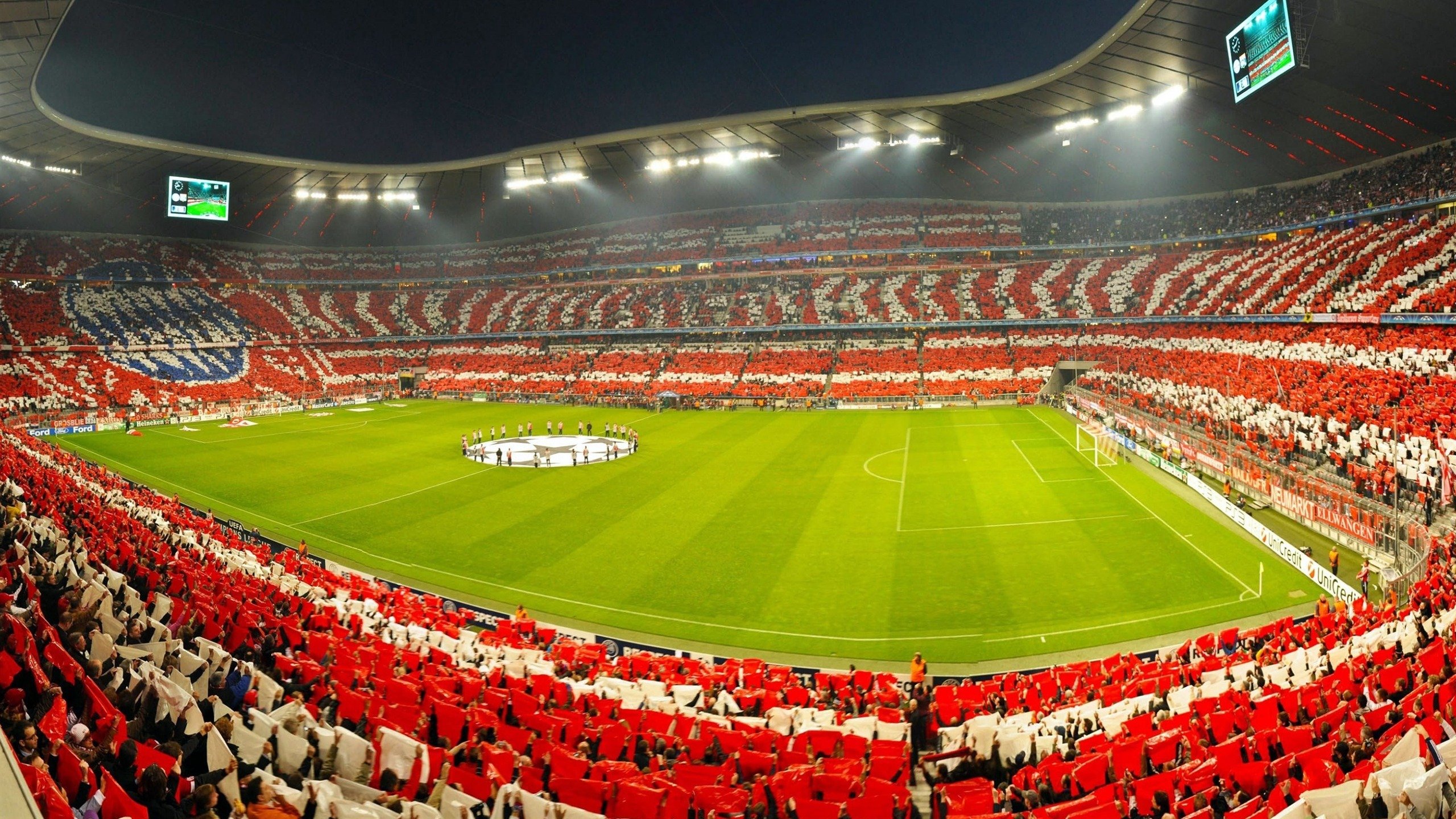 足球赛场上展现精湛技艺，赛况引人入胜，足球赛赛场上的